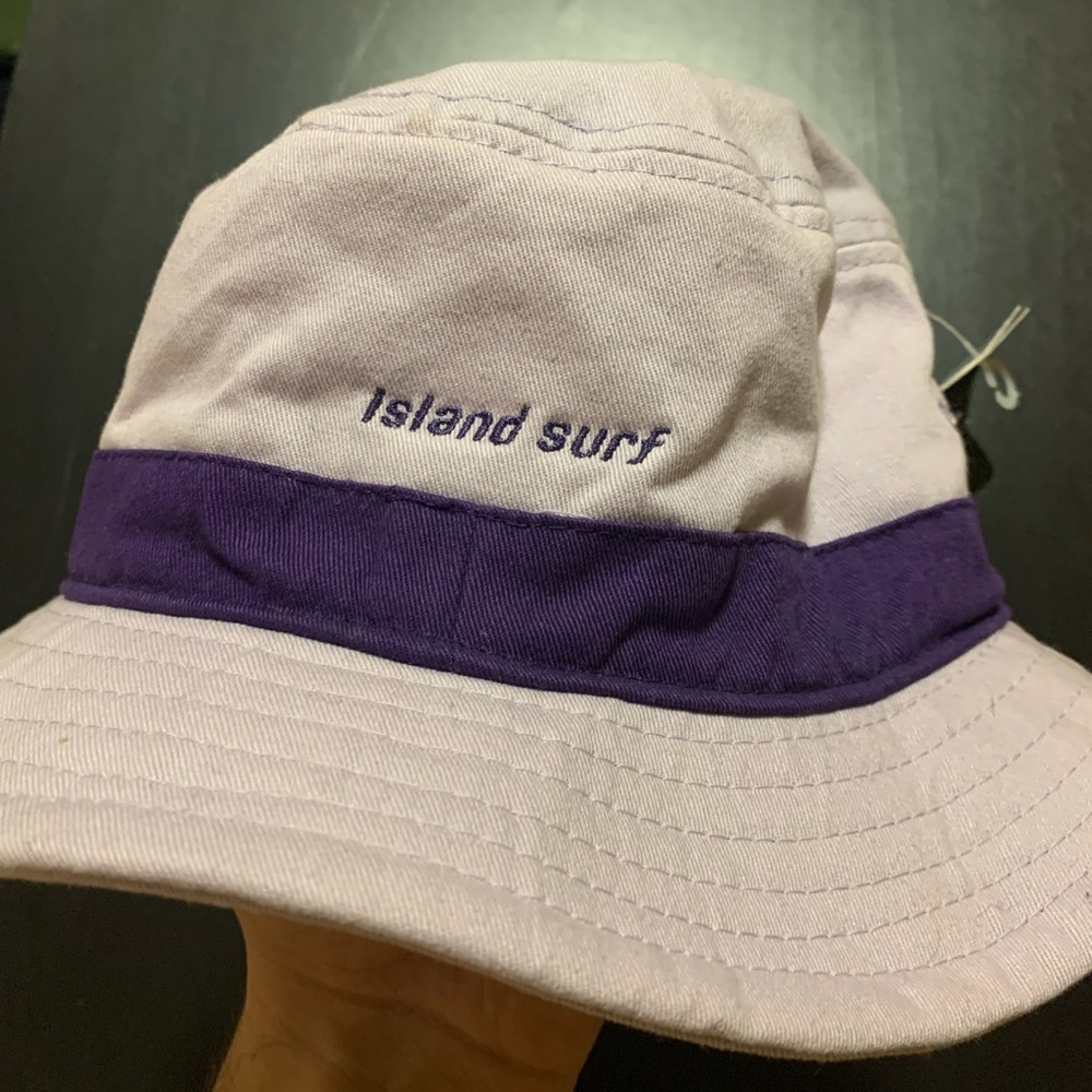 Unisex OS Island Surf light and dark purple bucket hat